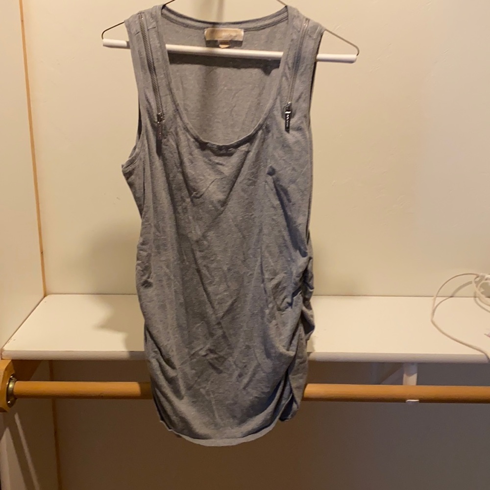 Sleeveless fun gray stylish T-shirt